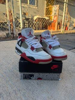 Air Jordan 4 Retro Fire Red Size 8.5