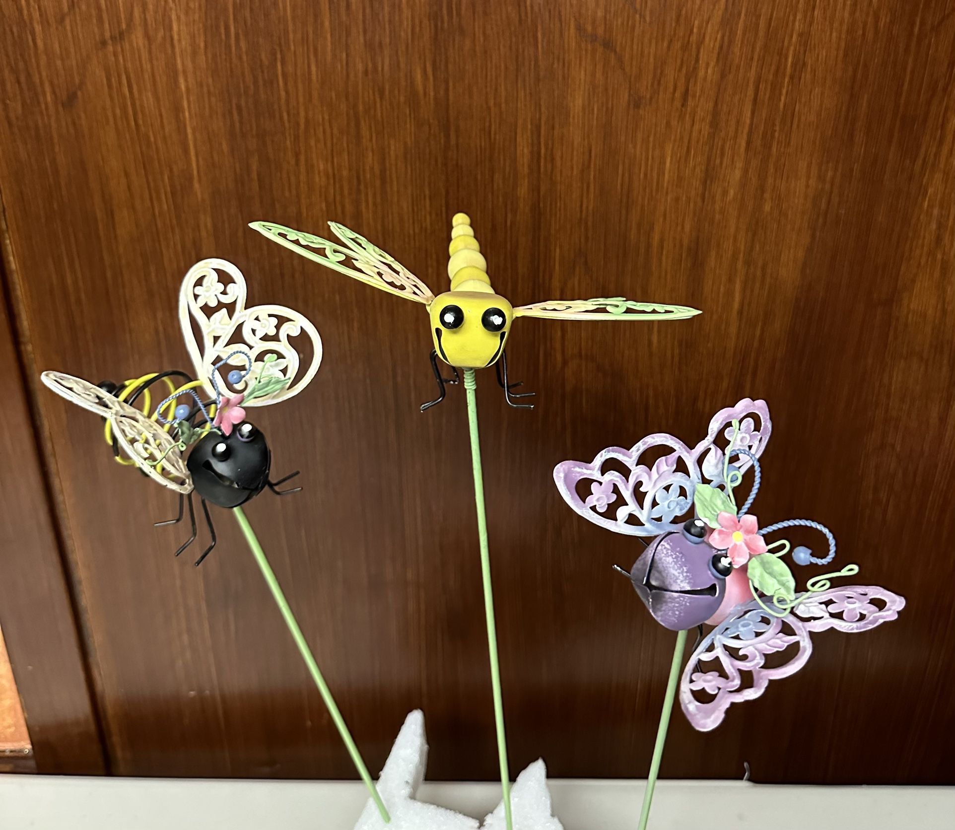 Home Interiors and Gifts Garden Stakes Flying Bees and dragonfly figures 