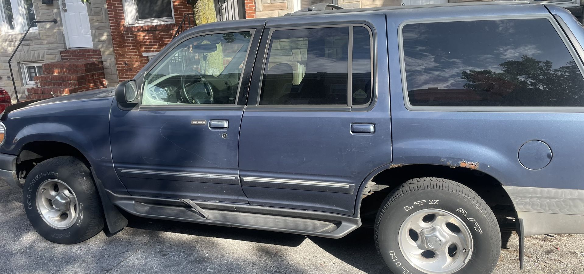 2000 Ford Explorer