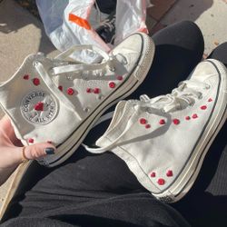 white Converse With Red Roses 