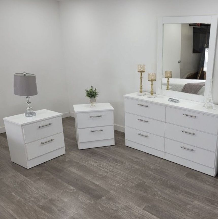 Dresser Whit Mirror And 2 Nightstands - Cómoda Con Espejo Y 2 Mesitas De Noche