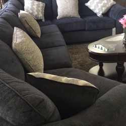 Oversized Sectional With Pillows 