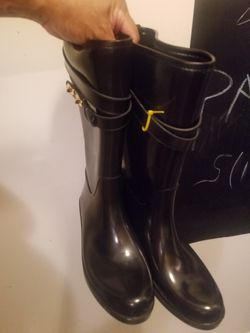 in mint con, sz8.5 coach rain boots if there up its availabl dnt askk