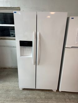 Frigidaire Side-by-Side Refrigerator White