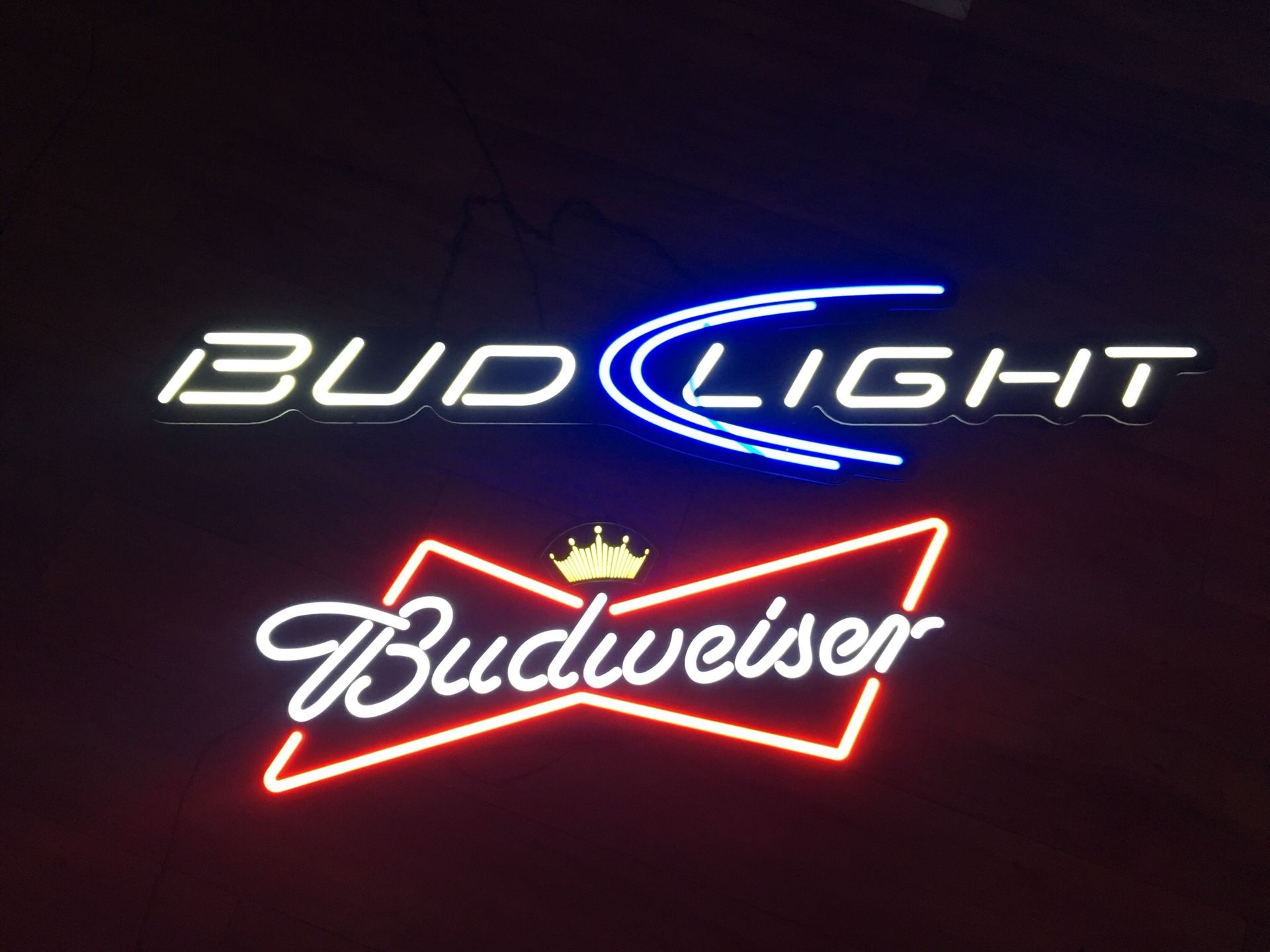 NEON BEER SIGNS BUD LIGHT BUDWEISER MINT CONDITION