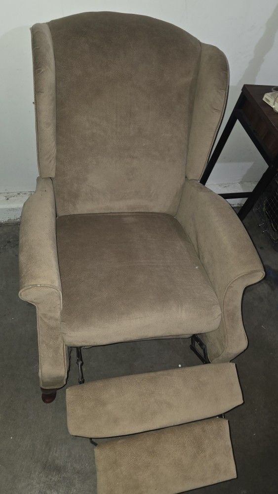 Free Recliner Brown