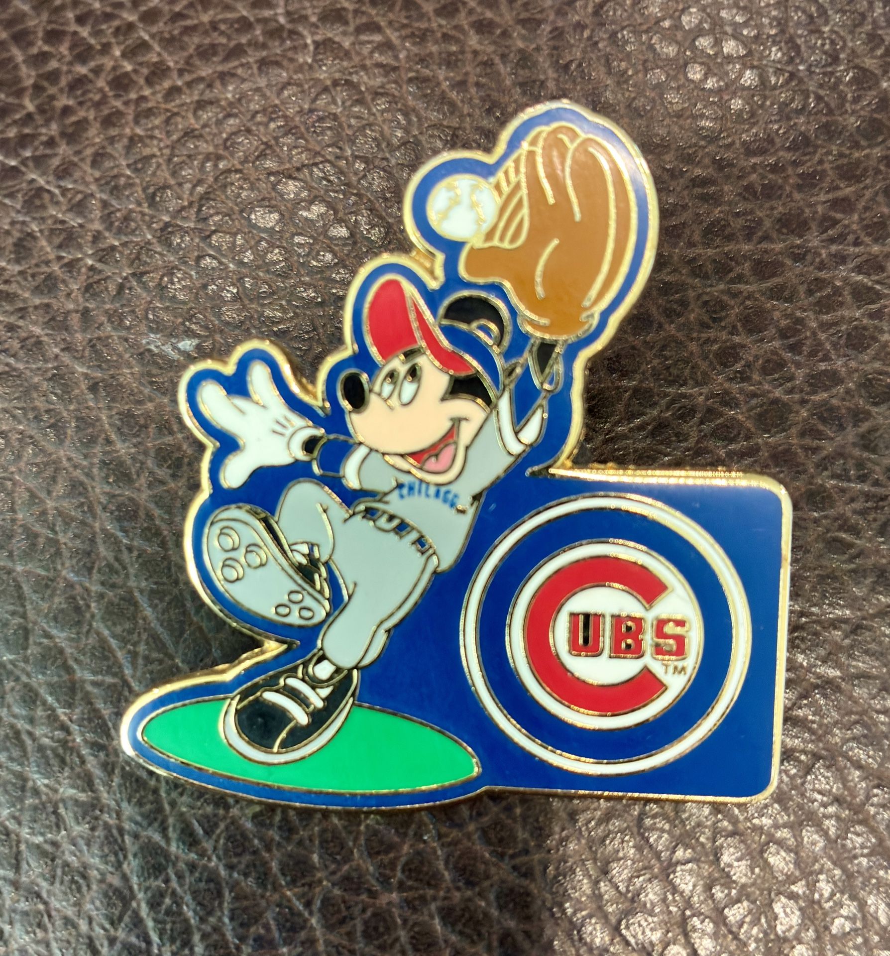 Chicago Cubs/Mickey Mouse MLB Disney World Official Pin Trading 2006 Edition