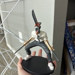 Chainsaw man figure