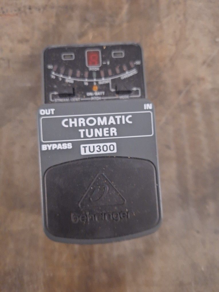 Behringer TU300 Tuner Pedal