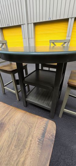 5-Piece Counter-Height Dining Set with Storage – Great Condition!