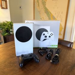 Xbox Series S - 1TB - With Controller, Cords and Original Box. Perfect Condition. 