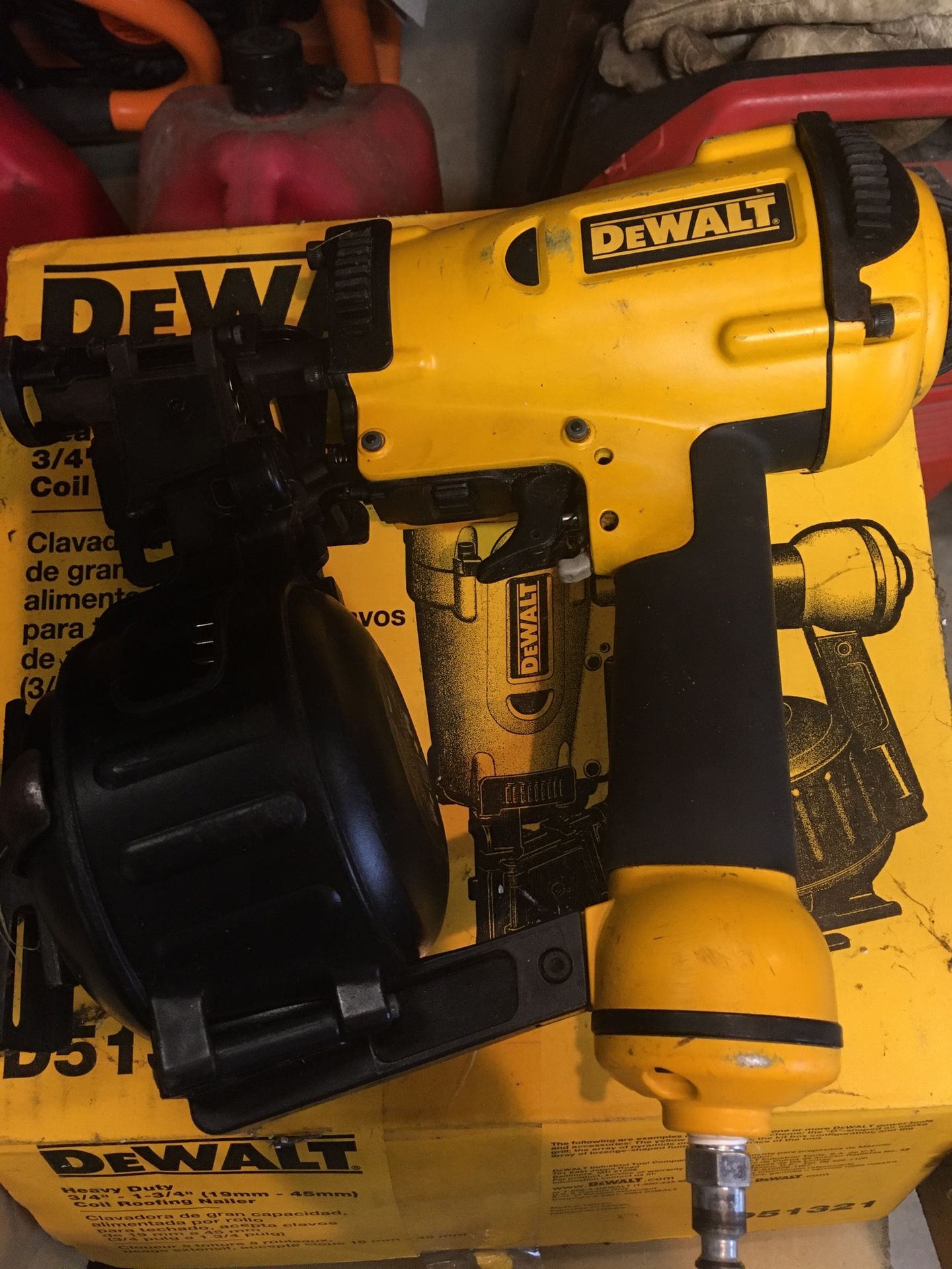 Dewalt roofing nailer and full box of nails