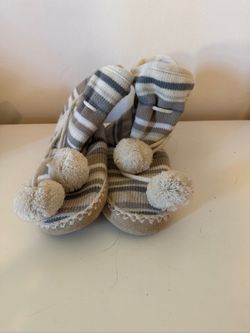 Old Navy Size M Slippers