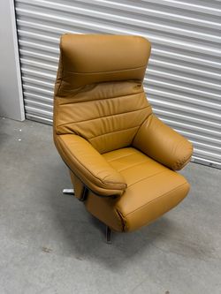 Brand new LUXURY & COMFORT: Modern Power Reclining & Swivel Chair