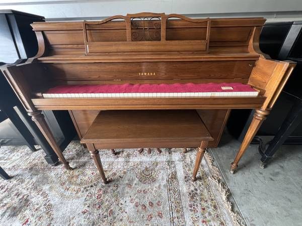 CLEARANCE! YAMAHA DESIGNER UPRIGHT PIANO! FREE DELIVERY & TUNING! + WARRANTY!