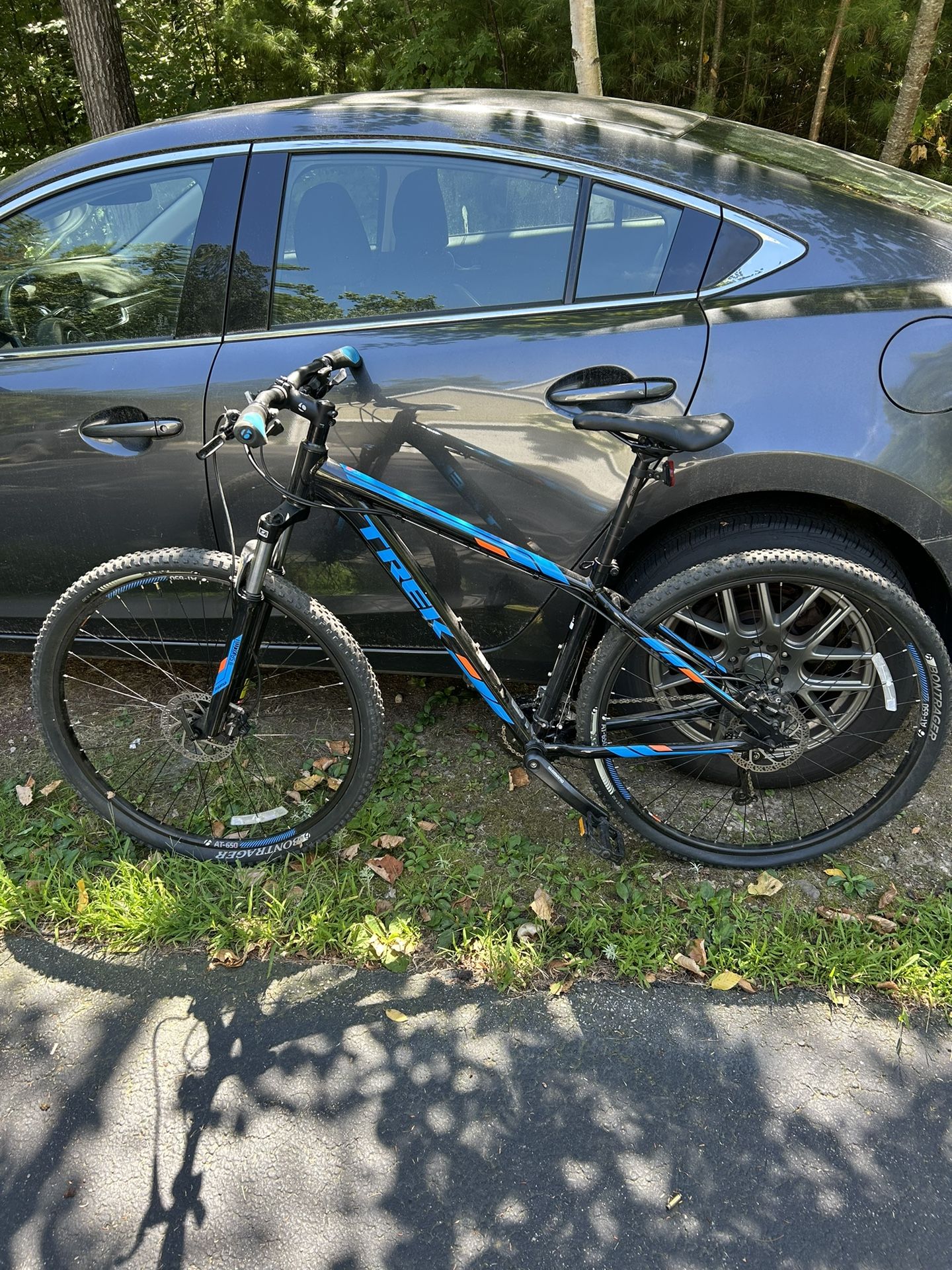 TREK Marlin 7 Mountain Bike 29” Wheels