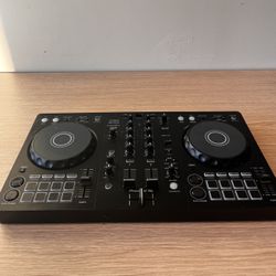 Pioneer DJ DDJ-FLX 4 2-deck DJ Controller