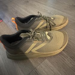 men’s Keen running shoes 