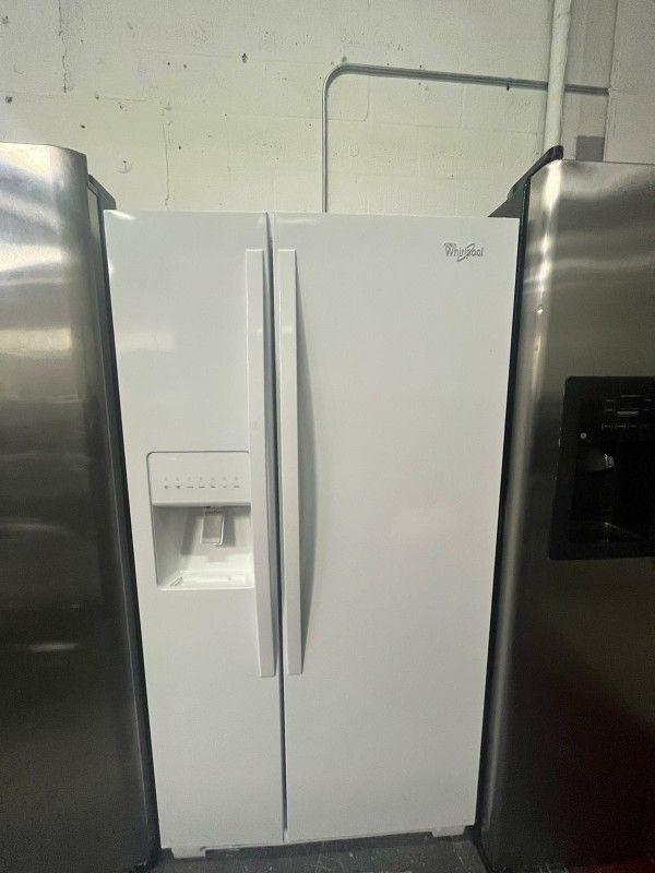 Refrigerator Whirpool 33 Inch Wide Great Condition