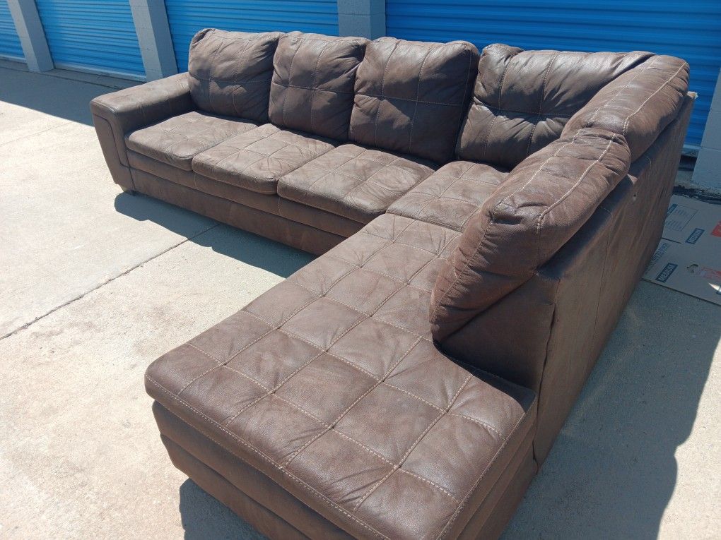 Sectional (Free Delivery)