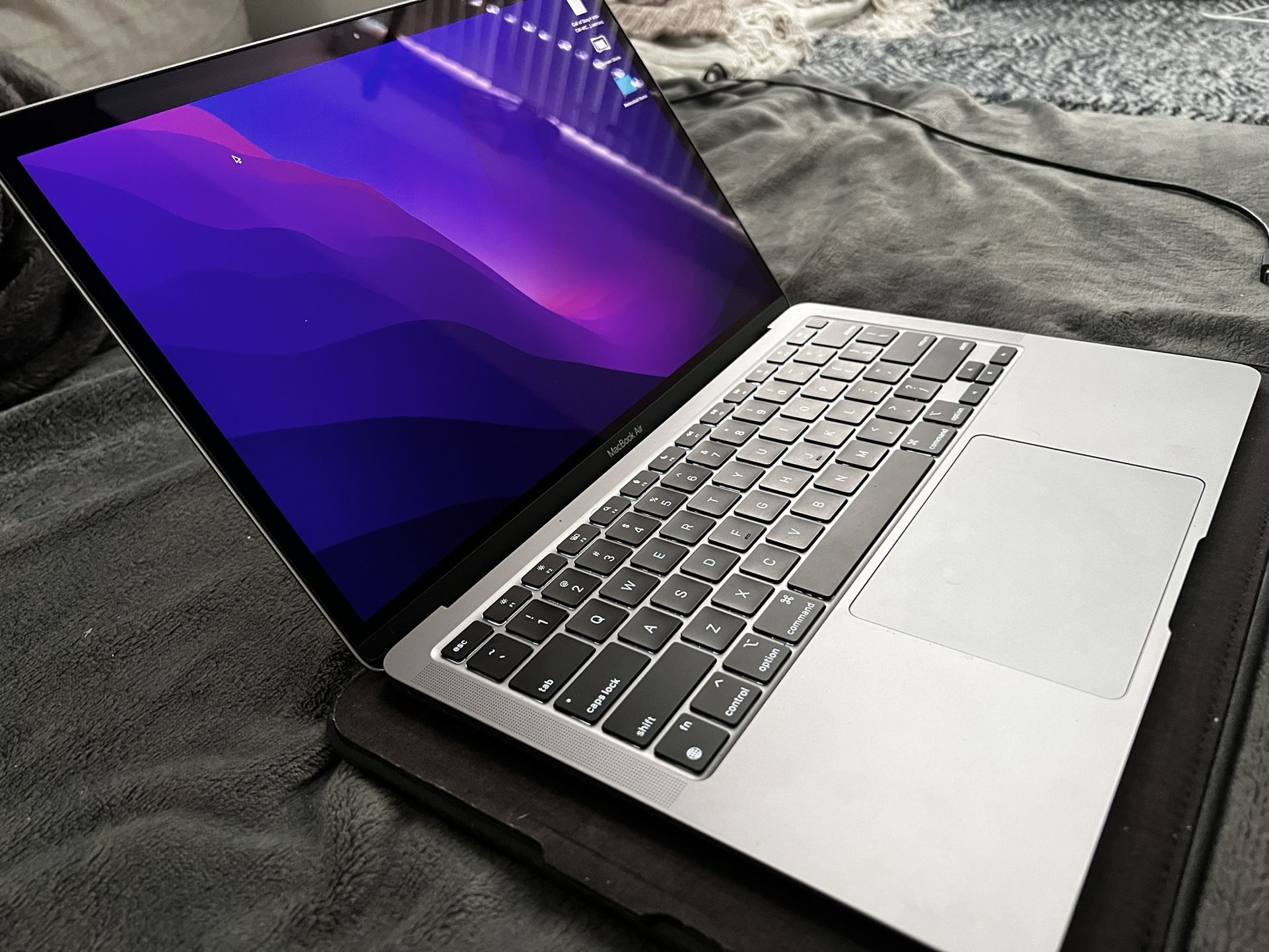 MacBook Air M1 16gb 256m