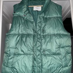 American Eagle Outfitters Puffer Vest