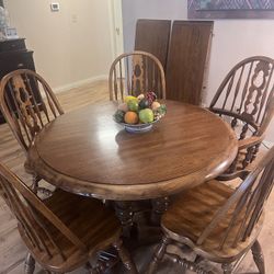 SOLID WOOD EXPENDABLE DINING TABLE WITH 5 CHAIRS 