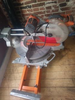 Ridgid 12in sliding saw with stand