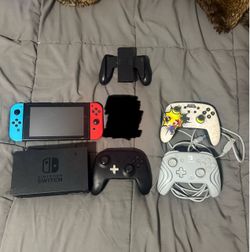 Nintendo Switch Console Bundle (Scratches on Screen) with Controllers