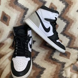 Air Jordan 1 Retro High OG White/black Lightly Used Size 12