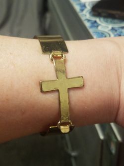 Cross Fashion Bangle