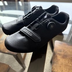 Road bike shoes like new barely ridden with Boa closure Size 42