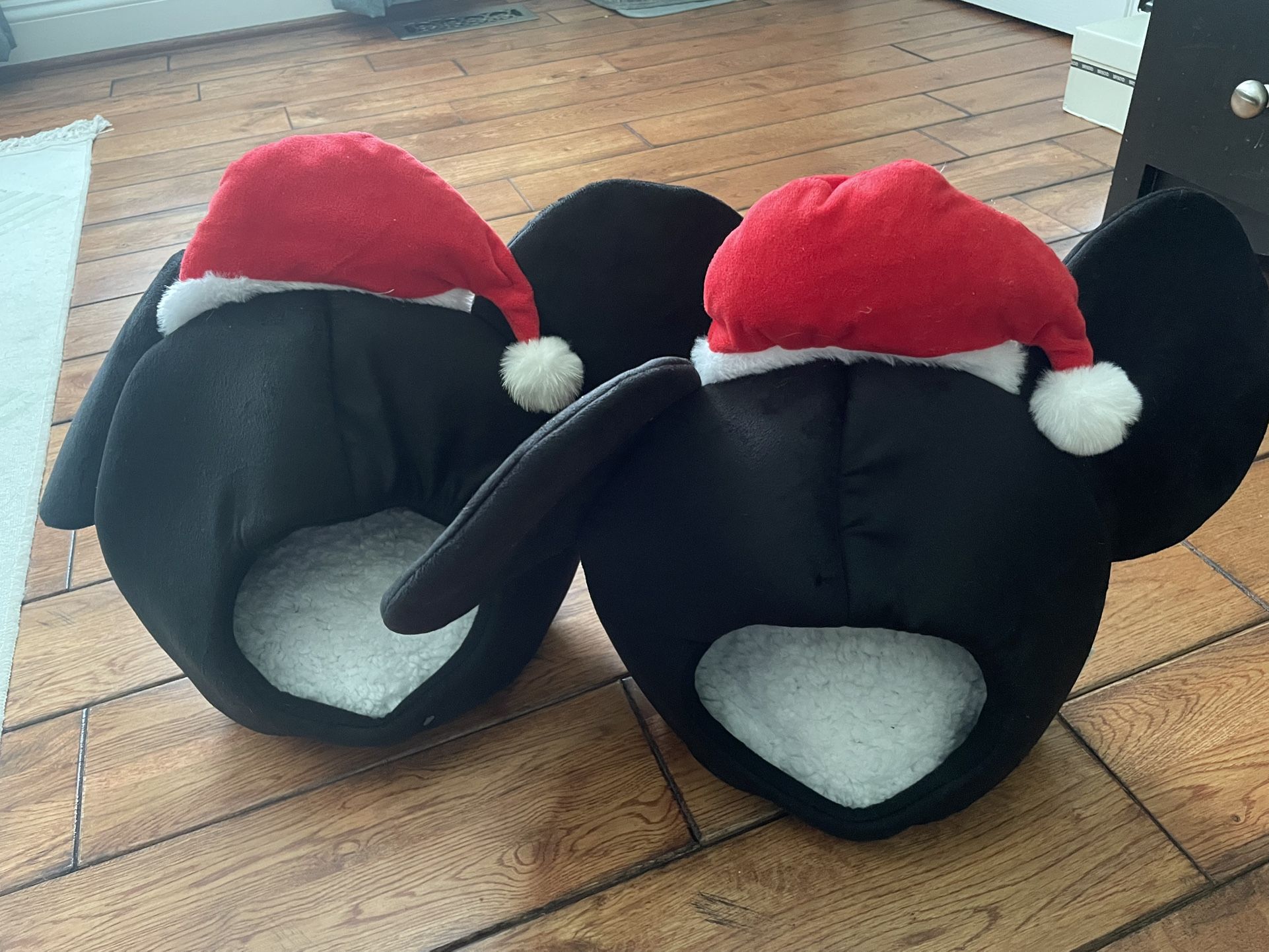 Official Mickey Mouse Christmas Dome Pet Bed