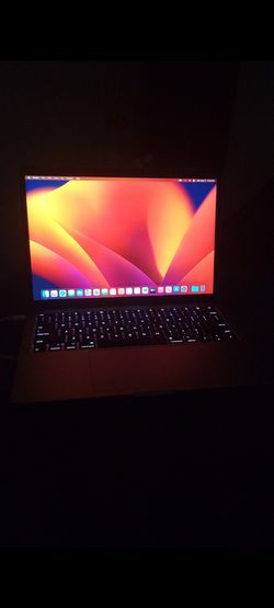 MacBook Pro space gray 8 GB ram 250 GB hard drive with charger 340$