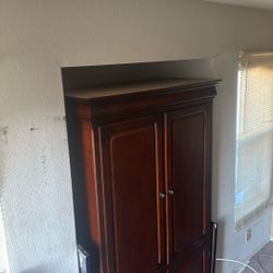 FURNITURE/ARMOIRES/ ENTERTAINMENT CENTER, ETC
