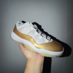 Women Jordan 11’s