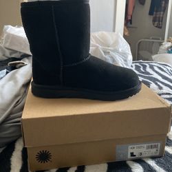 Size 3 black Uggs