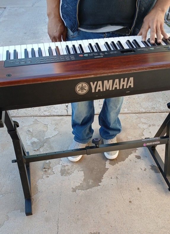 YAMAHA P-120 Electric Piano/Keyboard