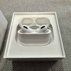 Apple AirPods Pro With Wireless Charging Case