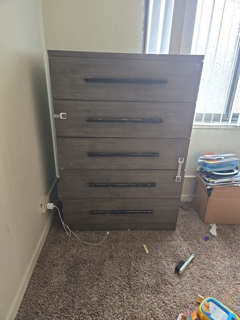 5 Drawer Dresser 