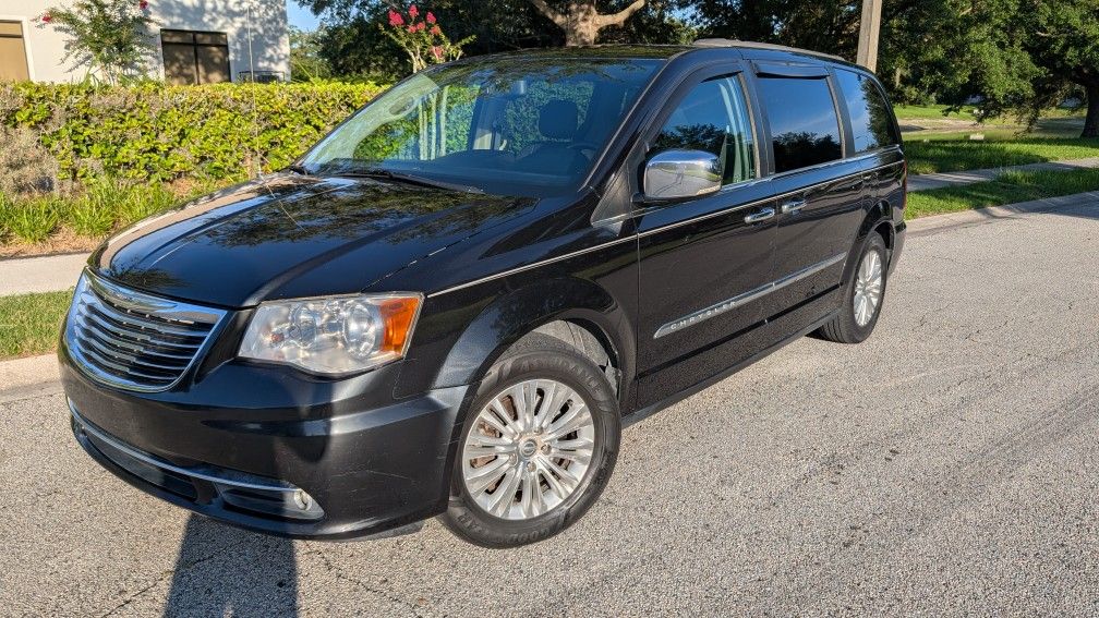 2013 Chrysler Town & Country