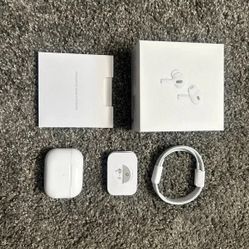 🎧 AirPods Pro (2nd Gen) – Like New! 🔥