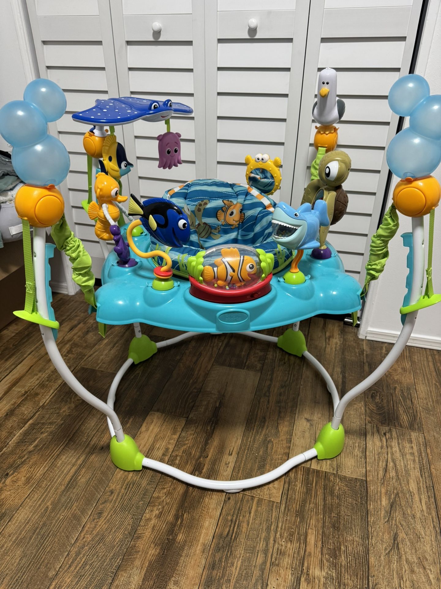 Bright Starts Finding Nemo Activity Center / Jumper