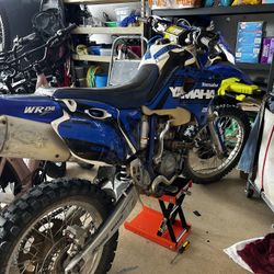 wr250 dirt bike