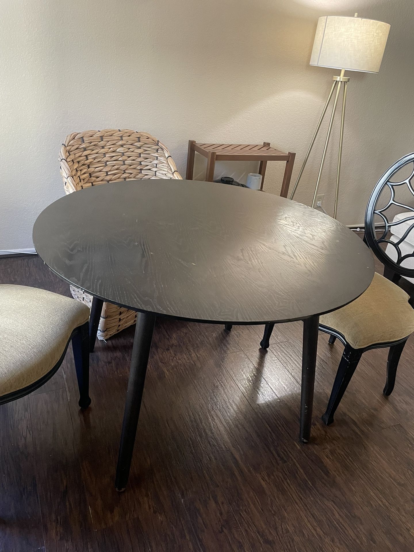 Round dining table (seats 4)