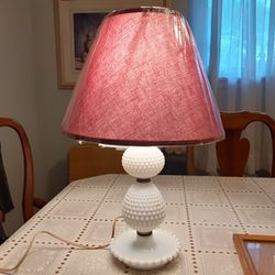  VERY NEAT LOOKING STATUE  MILK  GLASS  lamp  WITH A  NEW SHADE 