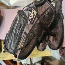 Left Handers T-ball Glove Louisville Slugger