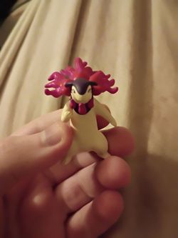 Pokemon Tomy Hisuian Typhlosion figure 2