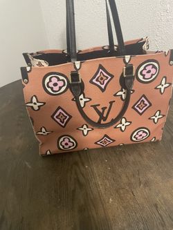“Louis Vuitton Monogram Giant”