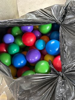 Ball pit plastic balls